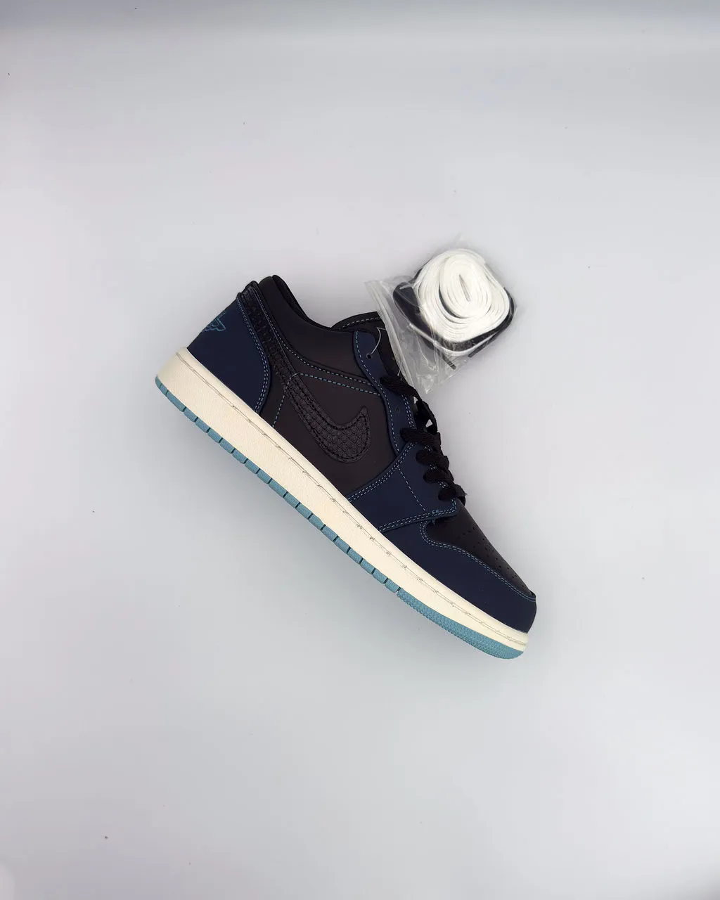 sd142of164 Sneakers Don