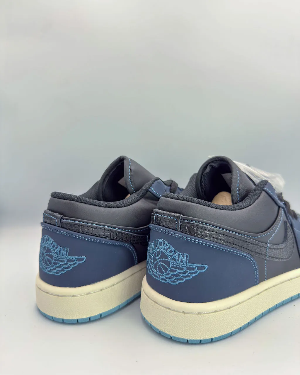 sd143of164 Sneakers Don