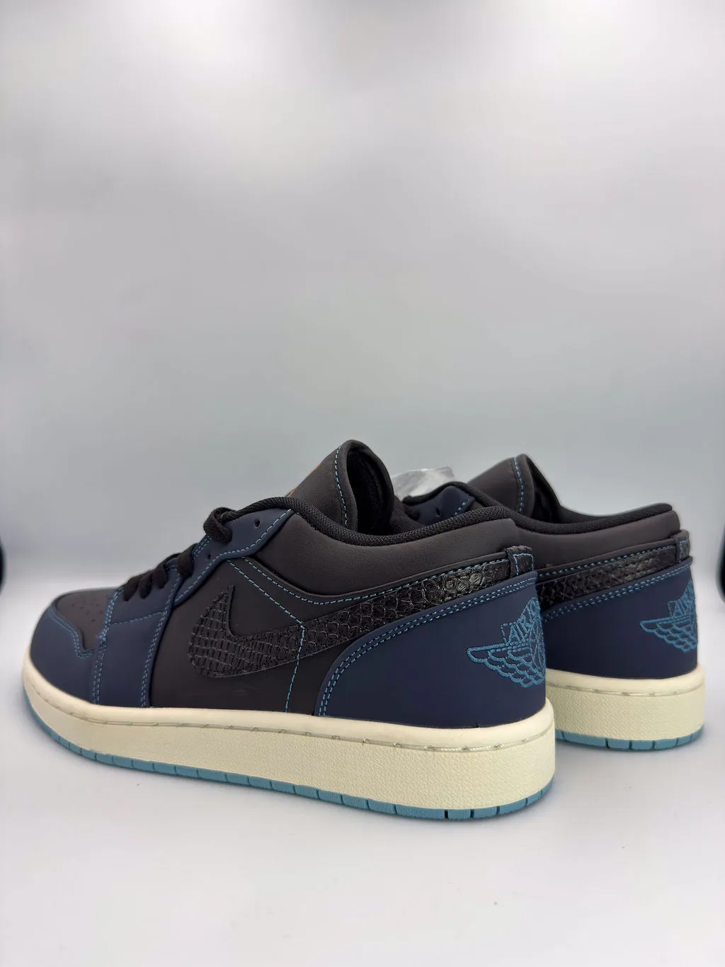 sd144of164 Sneakers Don